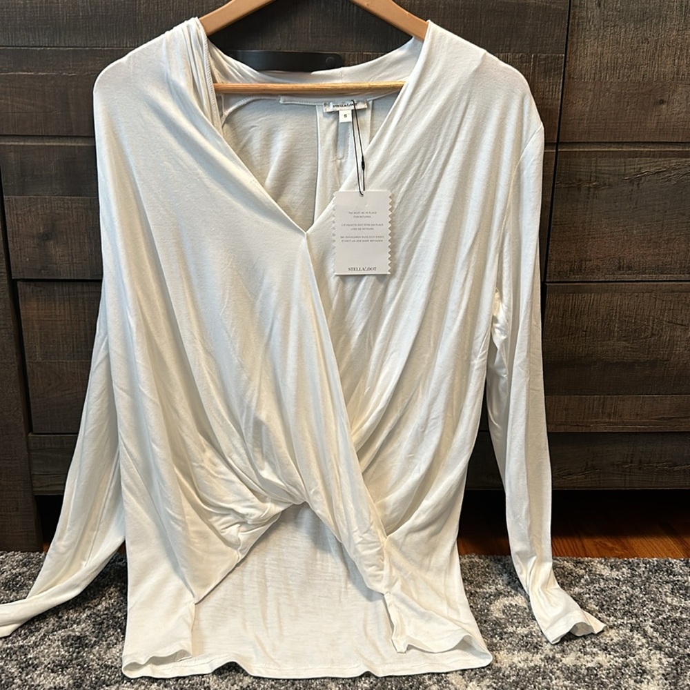 Stella & dot cream wrap top size small NWT